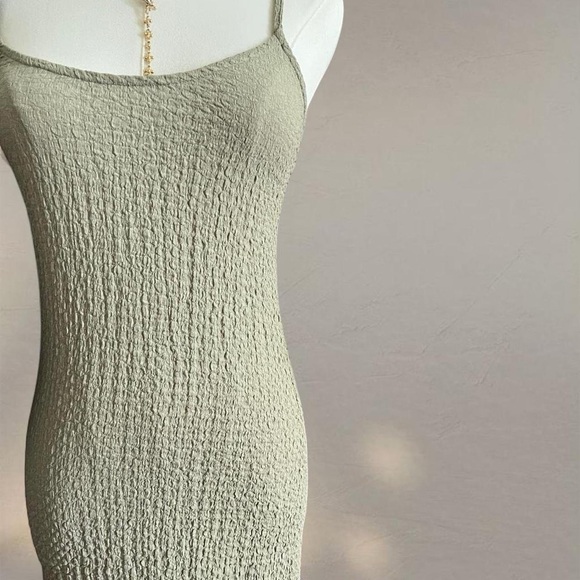 H&M form fitting maxi bodycon sage green dress - Picture 2 of 5